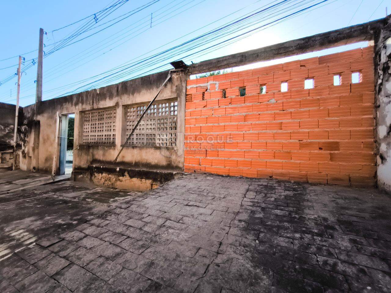Terreno à venda no bairro Vila Queiroz: ENTRADA