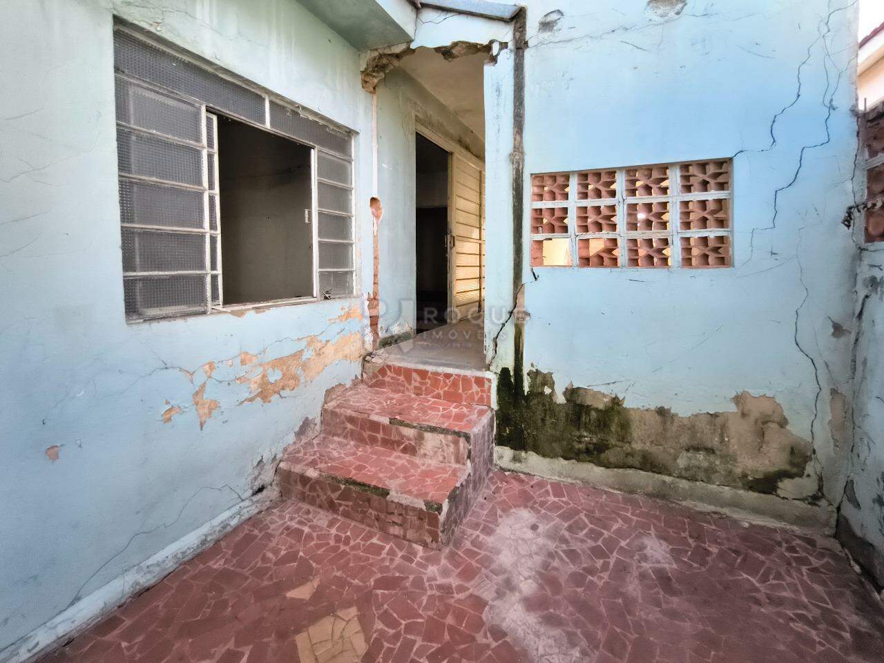 Terreno à venda no bairro Vila Queiroz: QUINTAL