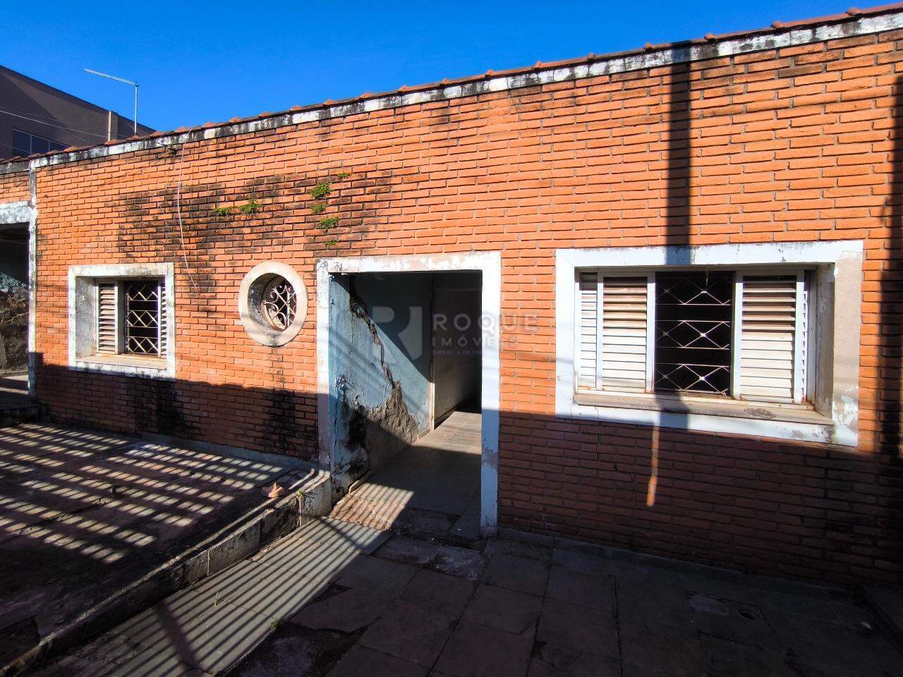 Terreno à venda no bairro Vila Queiroz: FRENTE