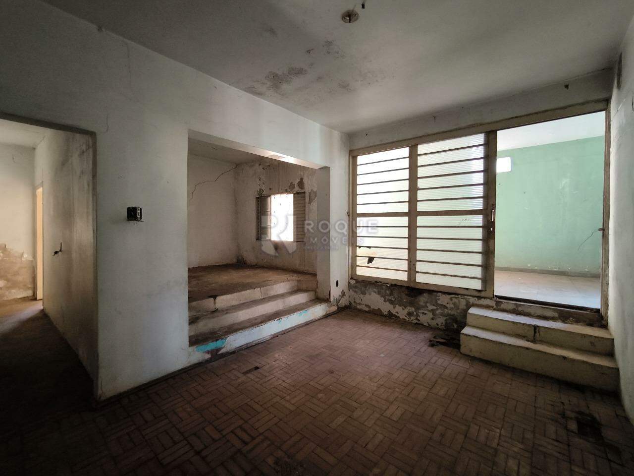 Terreno à venda no bairro Vila Queiroz: 