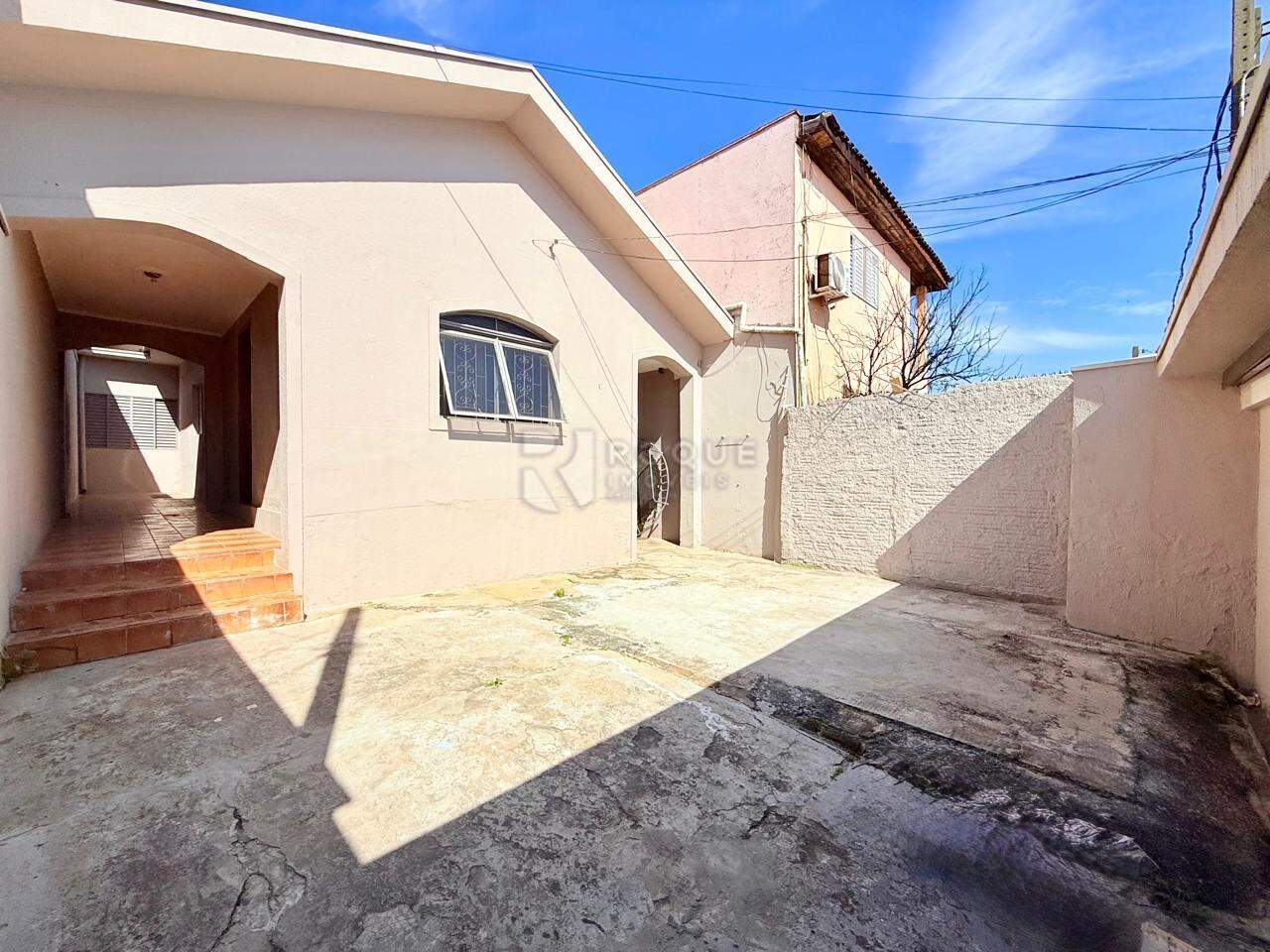 Casa Residencial para aluguel no bairro Jardim Gustavo Peccinini: Garagem