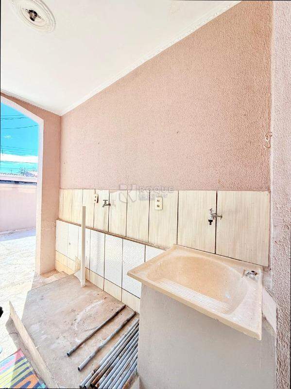 Casa Residencial para aluguel no bairro Jardim Gustavo Peccinini: Lavanderia