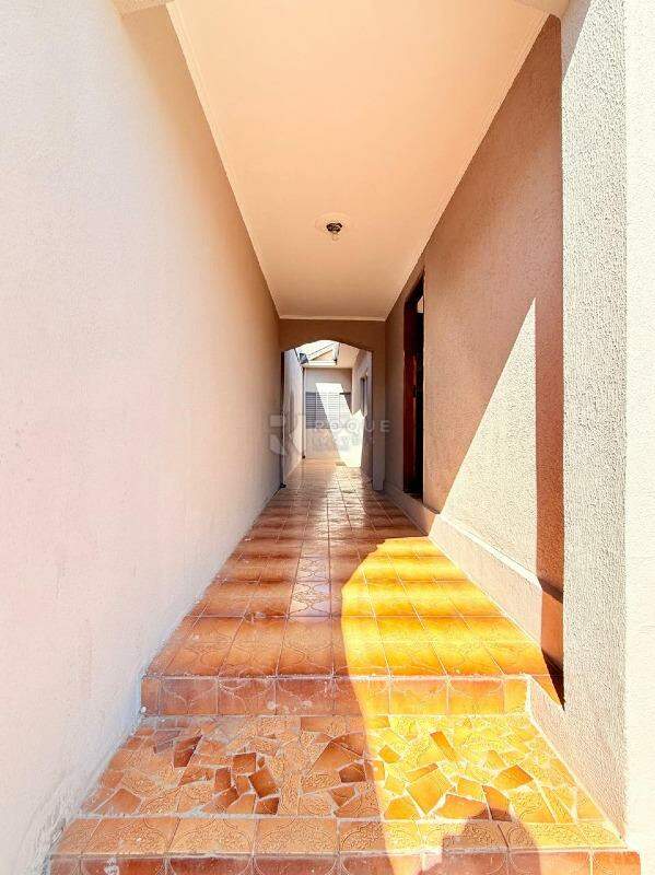 Casa Residencial para aluguel no bairro Jardim Gustavo Peccinini: Corredor 