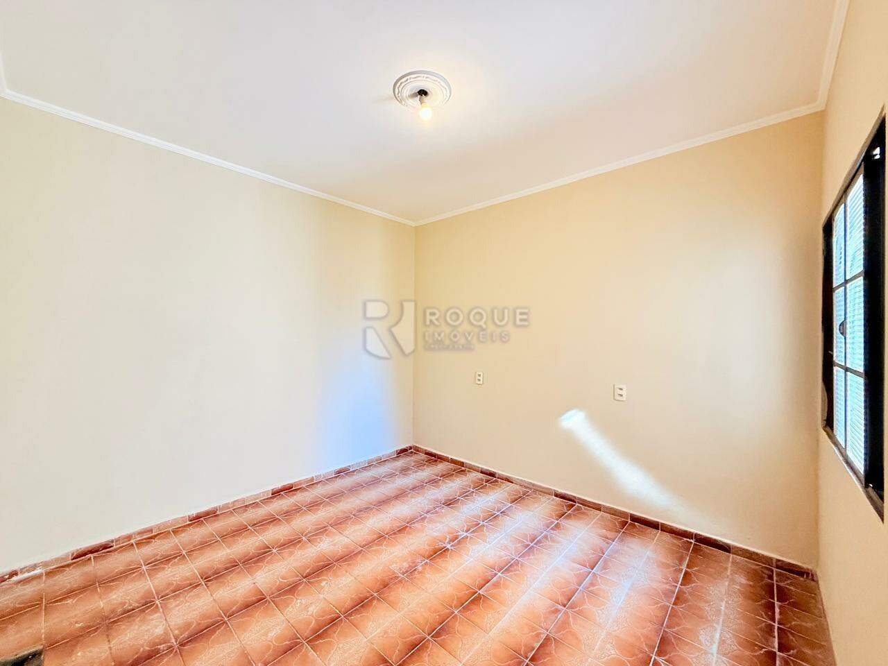 Casa Residencial para aluguel no bairro Jardim Gustavo Peccinini: Dormitório 01