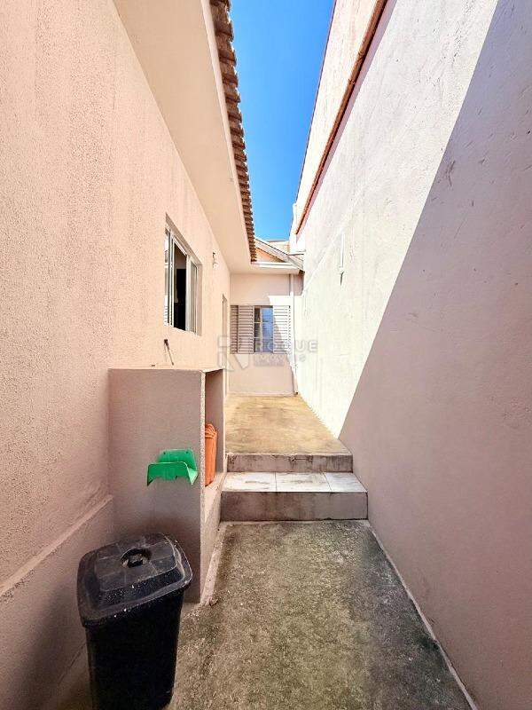 Casa Residencial para aluguel no bairro Jardim Gustavo Peccinini: Corredor
