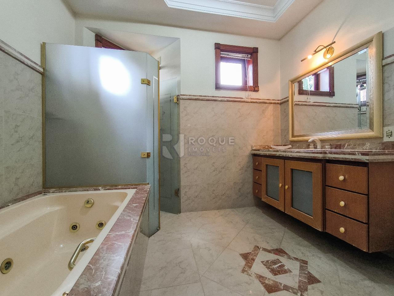Casa em condomínio para aluguel no bairro Jardim Aquárius: WC SUÍTE 1