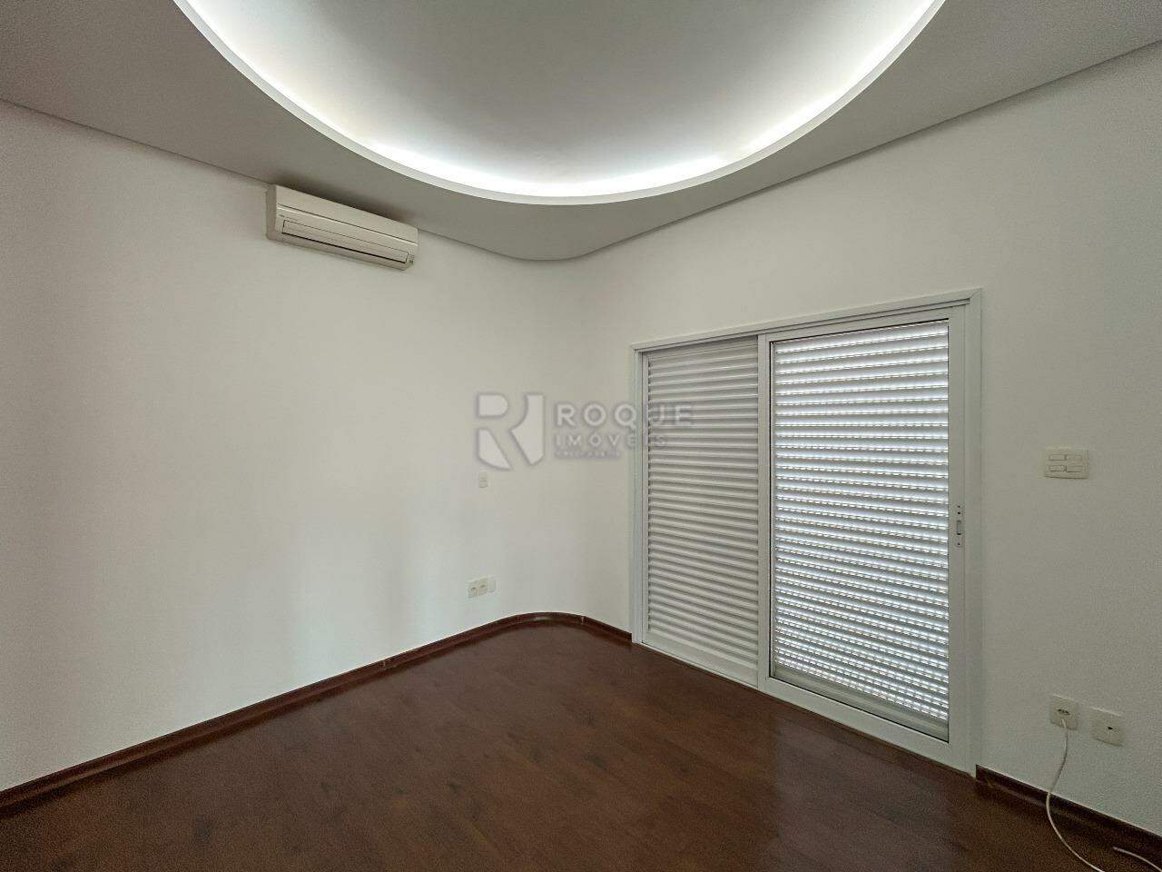 Casa em condomínio para aluguel no bairro Parque Residencial Roland: Dormitório 1 demi-suíte segundo andar 