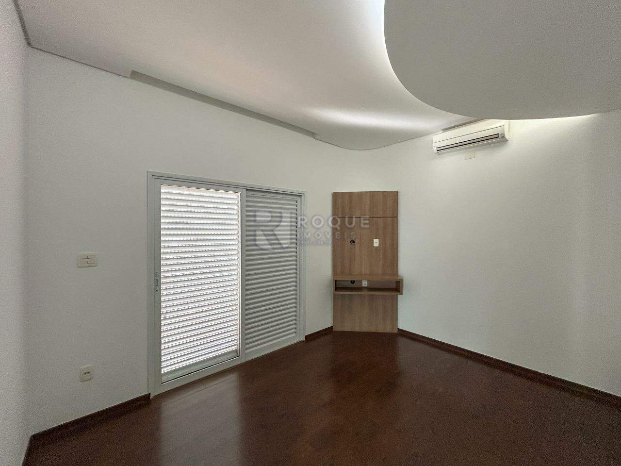 Casa em condomínio para aluguel no bairro Parque Residencial Roland: Dormitório 3 Suíte segundo andar 