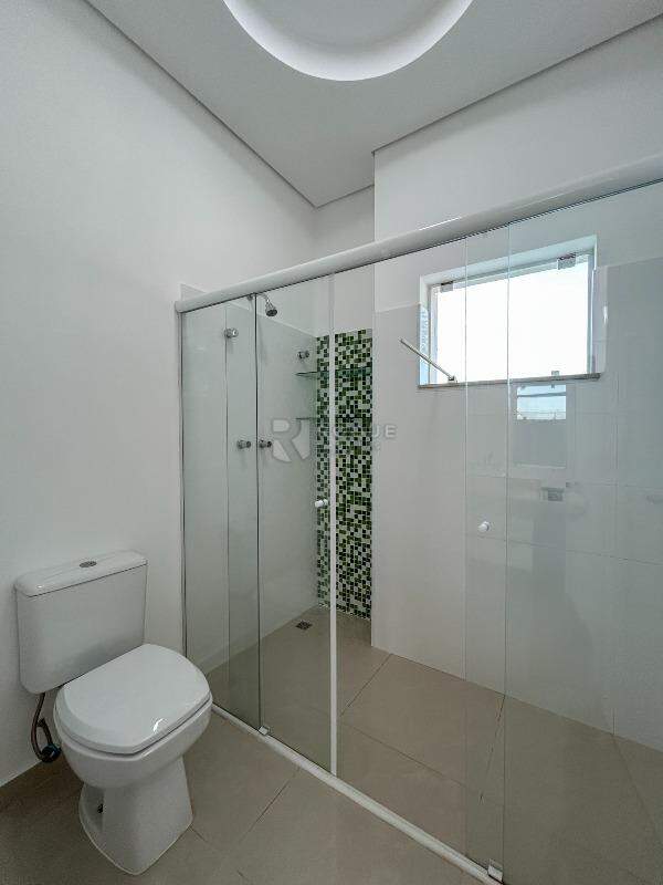 Casa em condomínio para aluguel no bairro Parque Residencial Roland: WC demi-suíte segundo andar 
