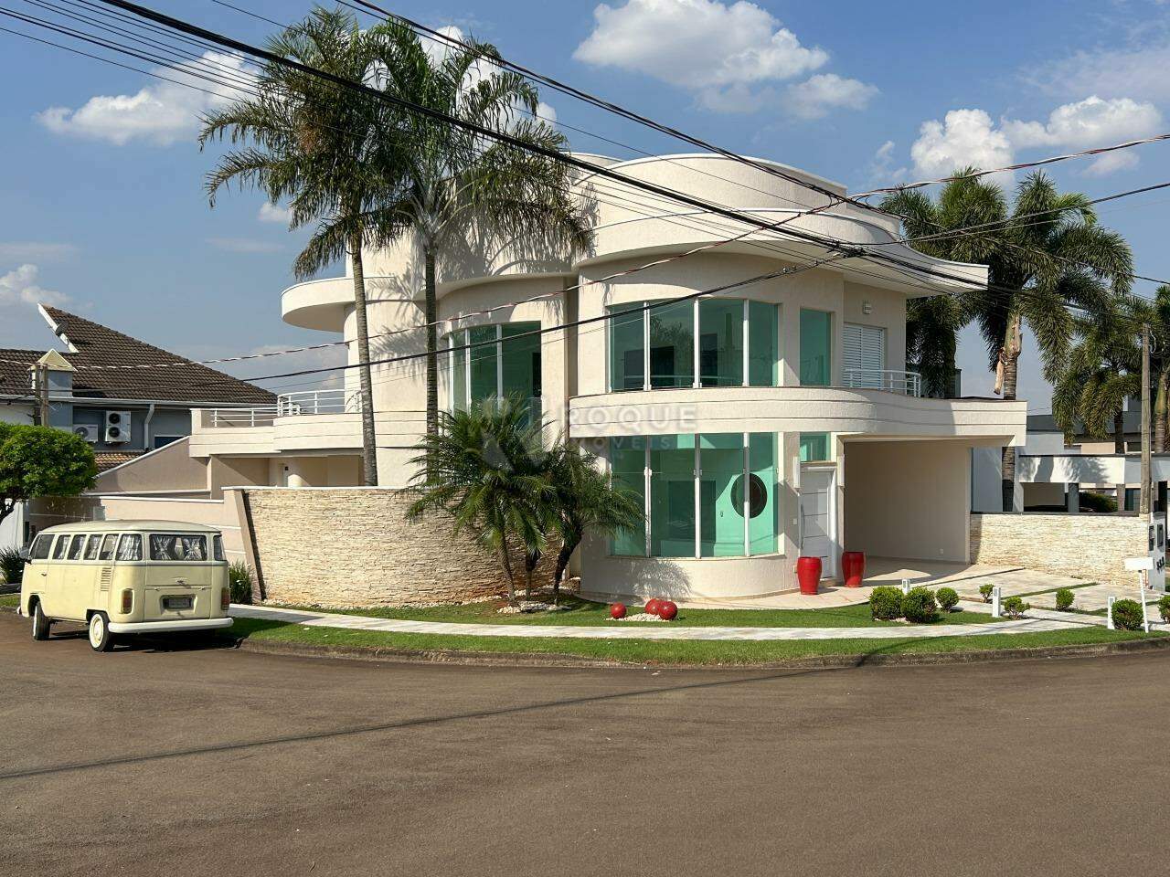 Casa em condomínio para aluguel no bairro Parque Residencial Roland: Fachada 