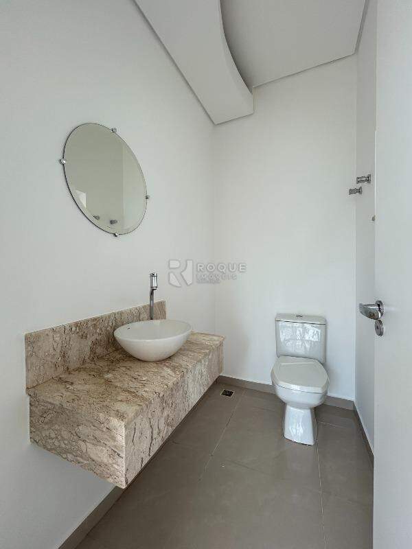 Casa em condomínio para aluguel no bairro Parque Residencial Roland: Lavabo 