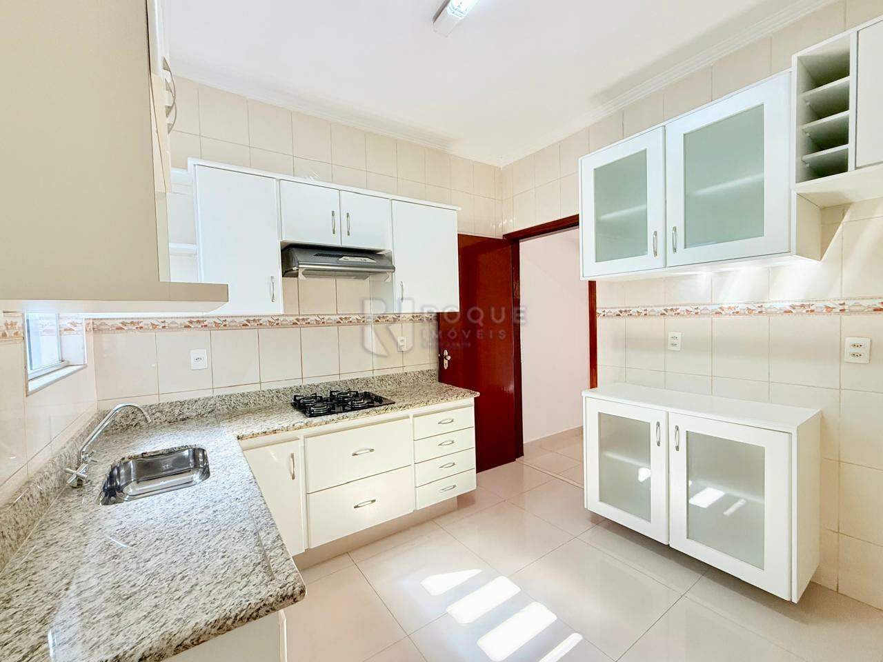Casa em condomínio para aluguel no bairro Jardim Terras de Santa Elisa: Cozinha