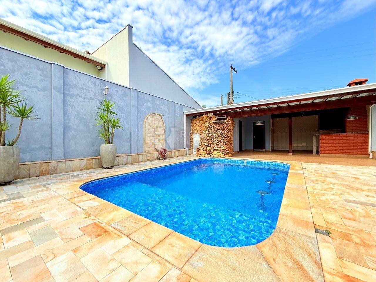 Casa em condomínio para aluguel no bairro Jardim Terras de Santa Elisa: Piscina