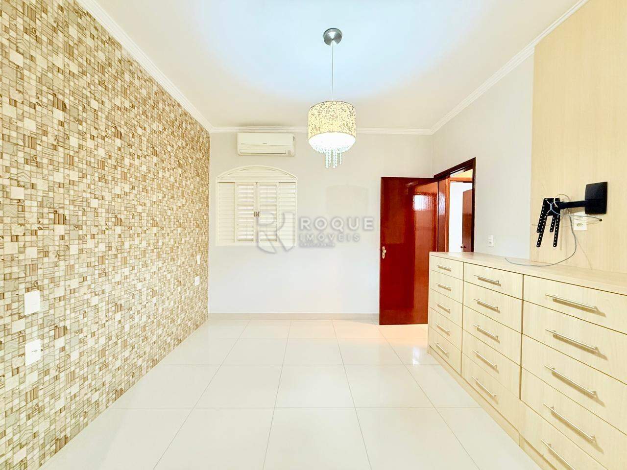 Casa em condomínio para aluguel no bairro Jardim Terras de Santa Elisa: Dormitório 02 Súite