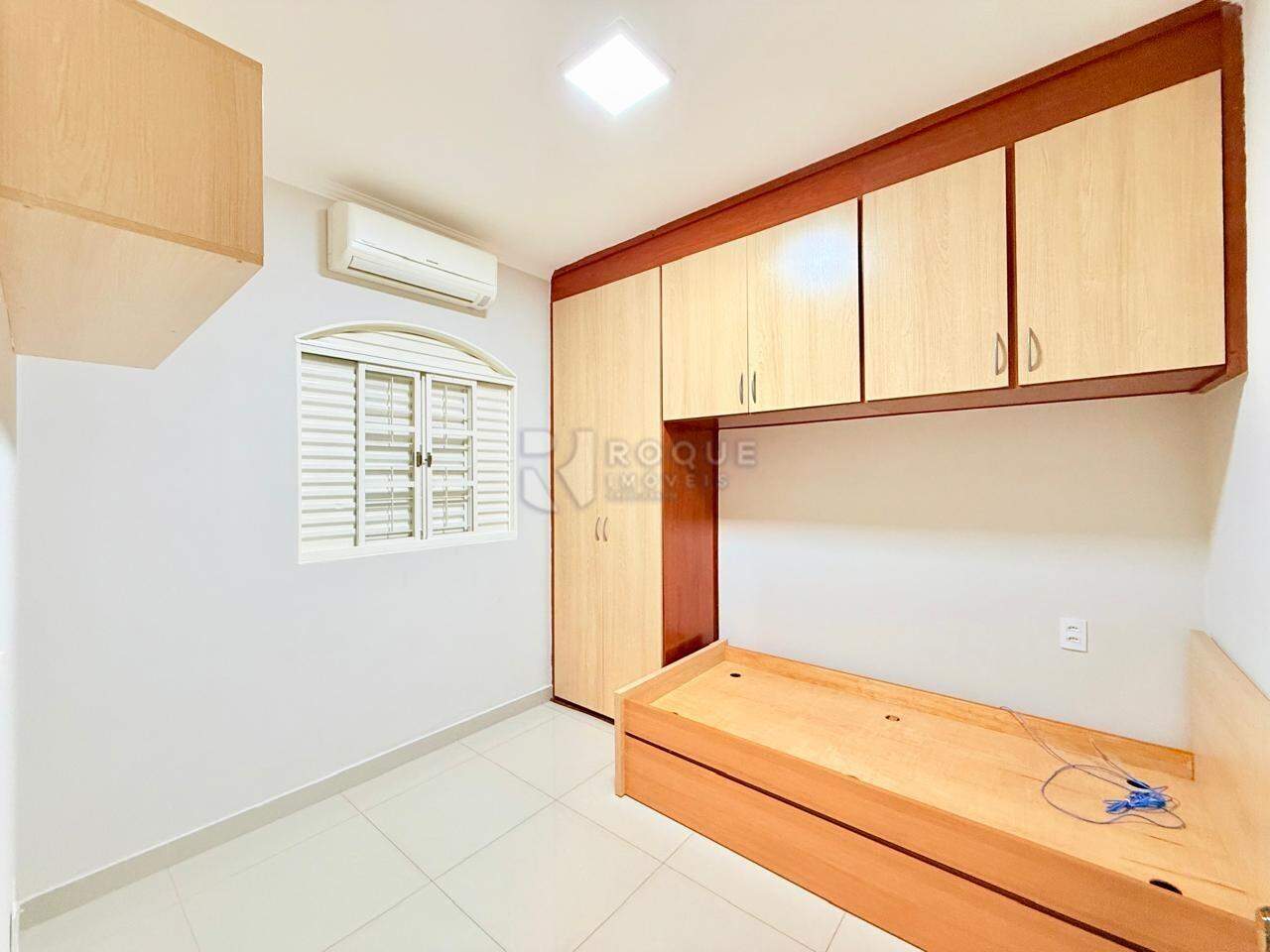 Casa em condomínio para aluguel no bairro Jardim Terras de Santa Elisa: Dormitório 03