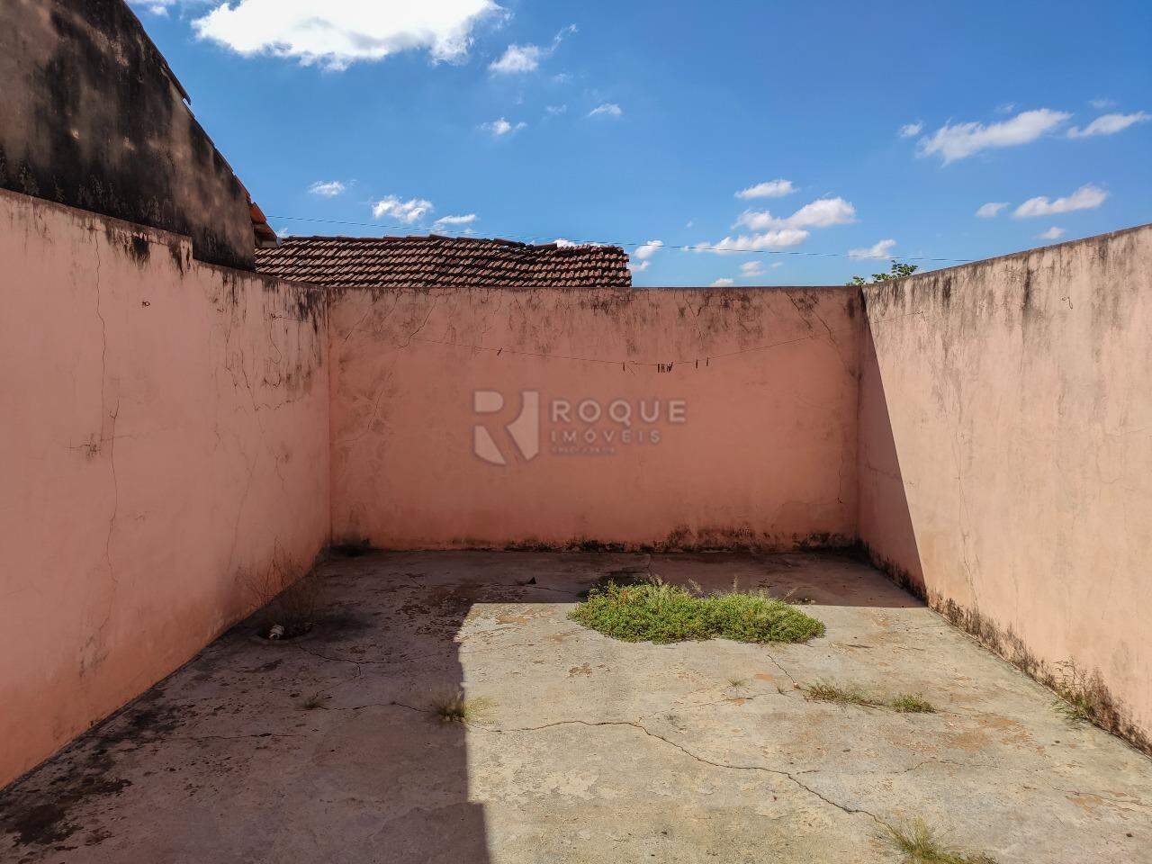 Casa Residencial à venda no bairro Vila Queiroz: Fundo 