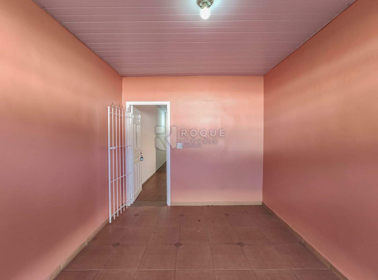 Casa Residencial à venda no bairro Vila Queiroz: Garagem 