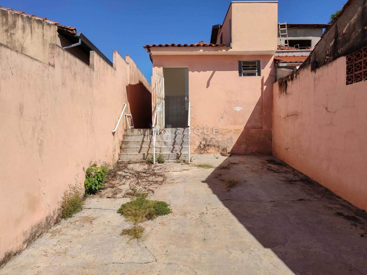 Casa Residencial à venda no bairro Vila Queiroz: Fundo 