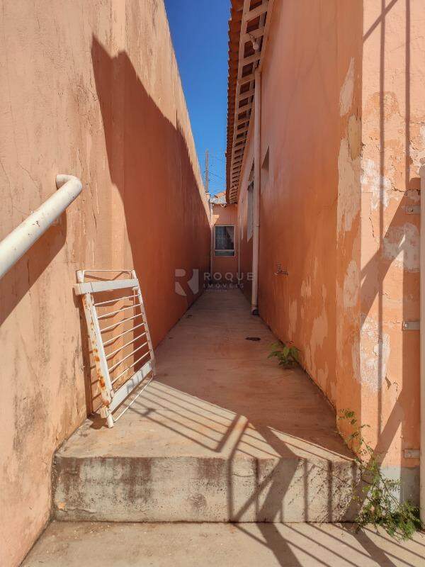 Casa Residencial à venda no bairro Vila Queiroz: Corredor 