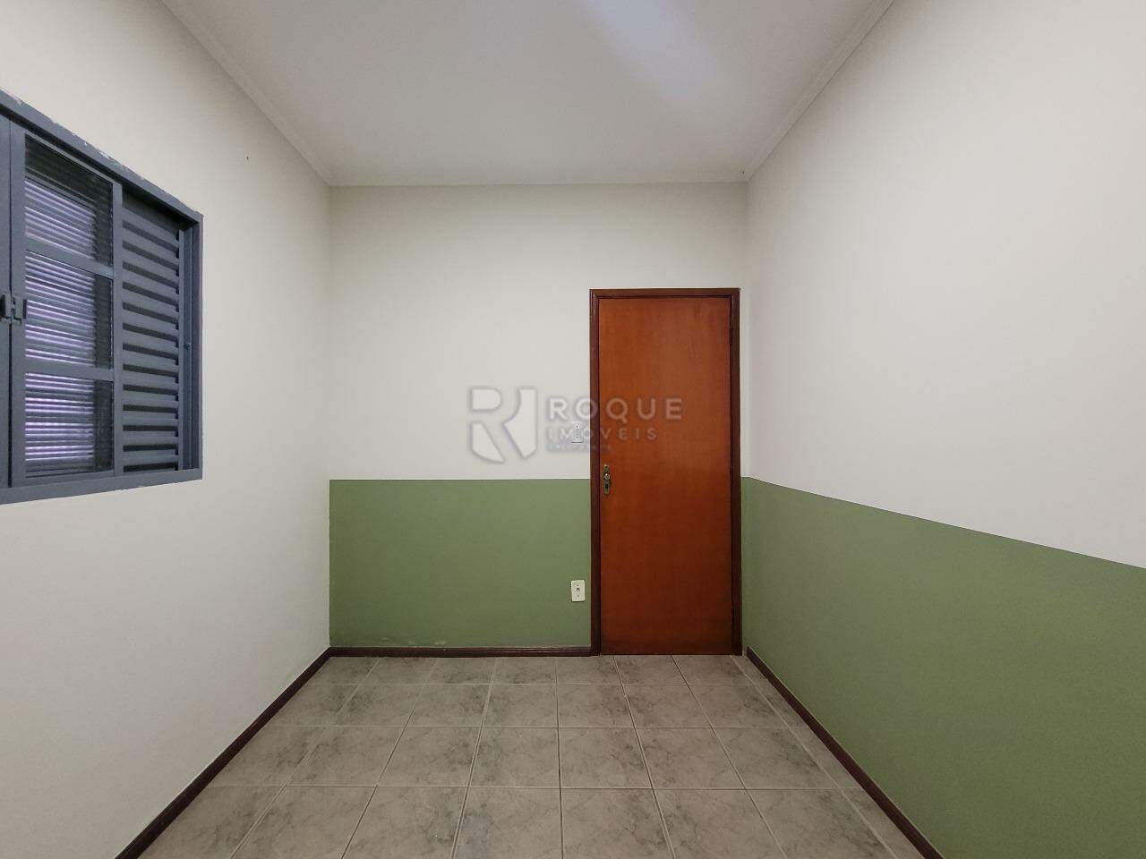 Casa Residencial para aluguel no bairro Jardim Ipanema: Dormitório 01