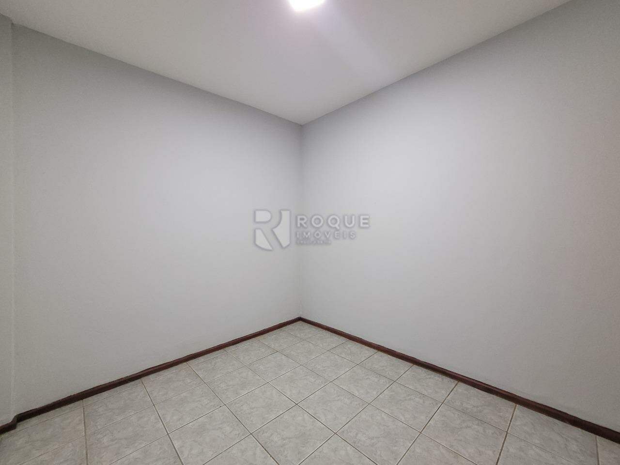 Casa Residencial para aluguel no bairro Jardim Ipanema: Dormitório 02