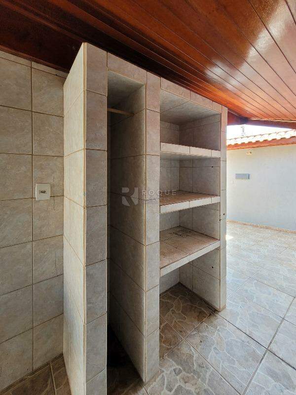 Casa Residencial para aluguel no bairro Jardim Ipanema: Área de serviço