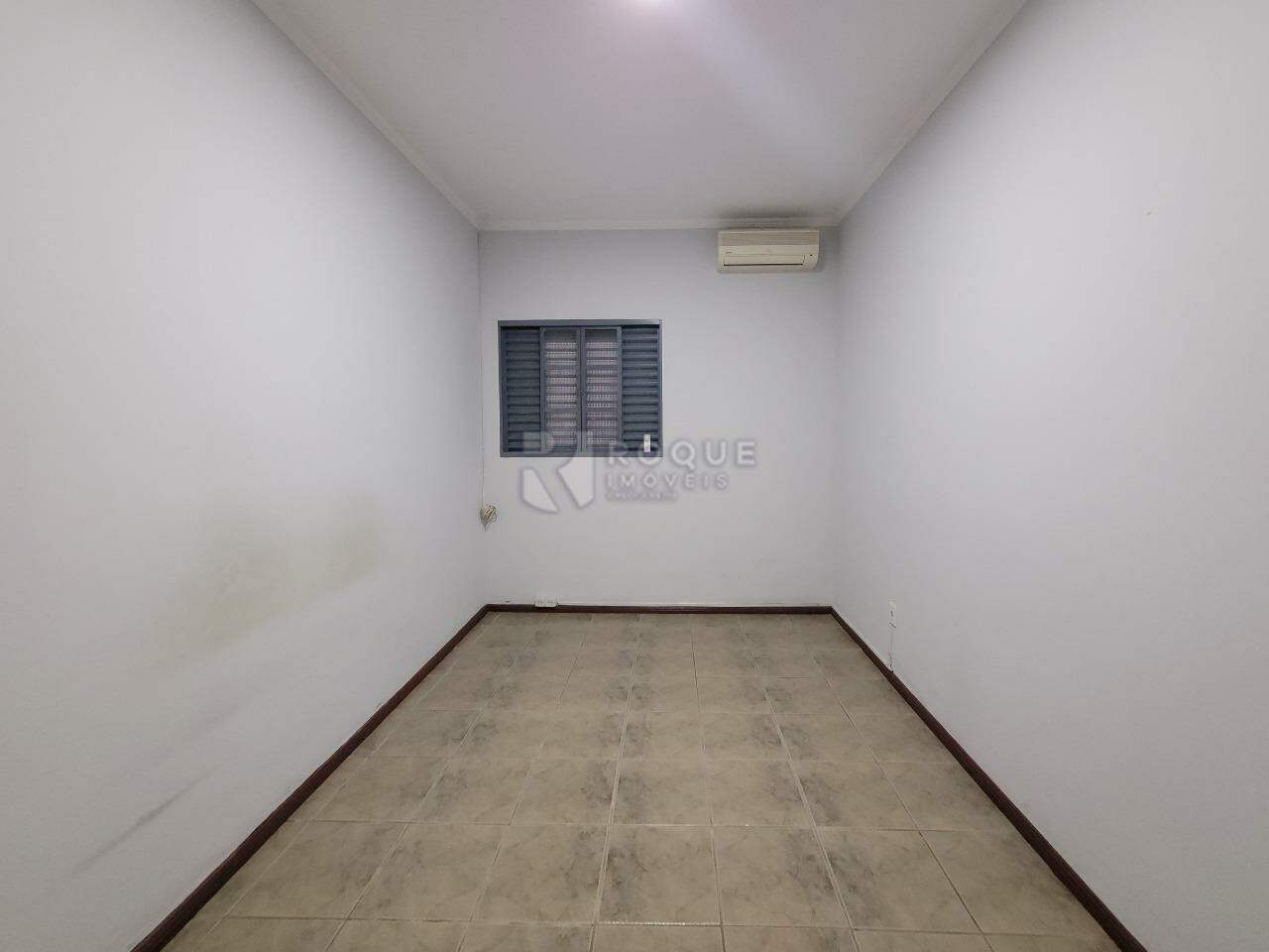 Casa Residencial para aluguel no bairro Jardim Ipanema: Dormitório 03