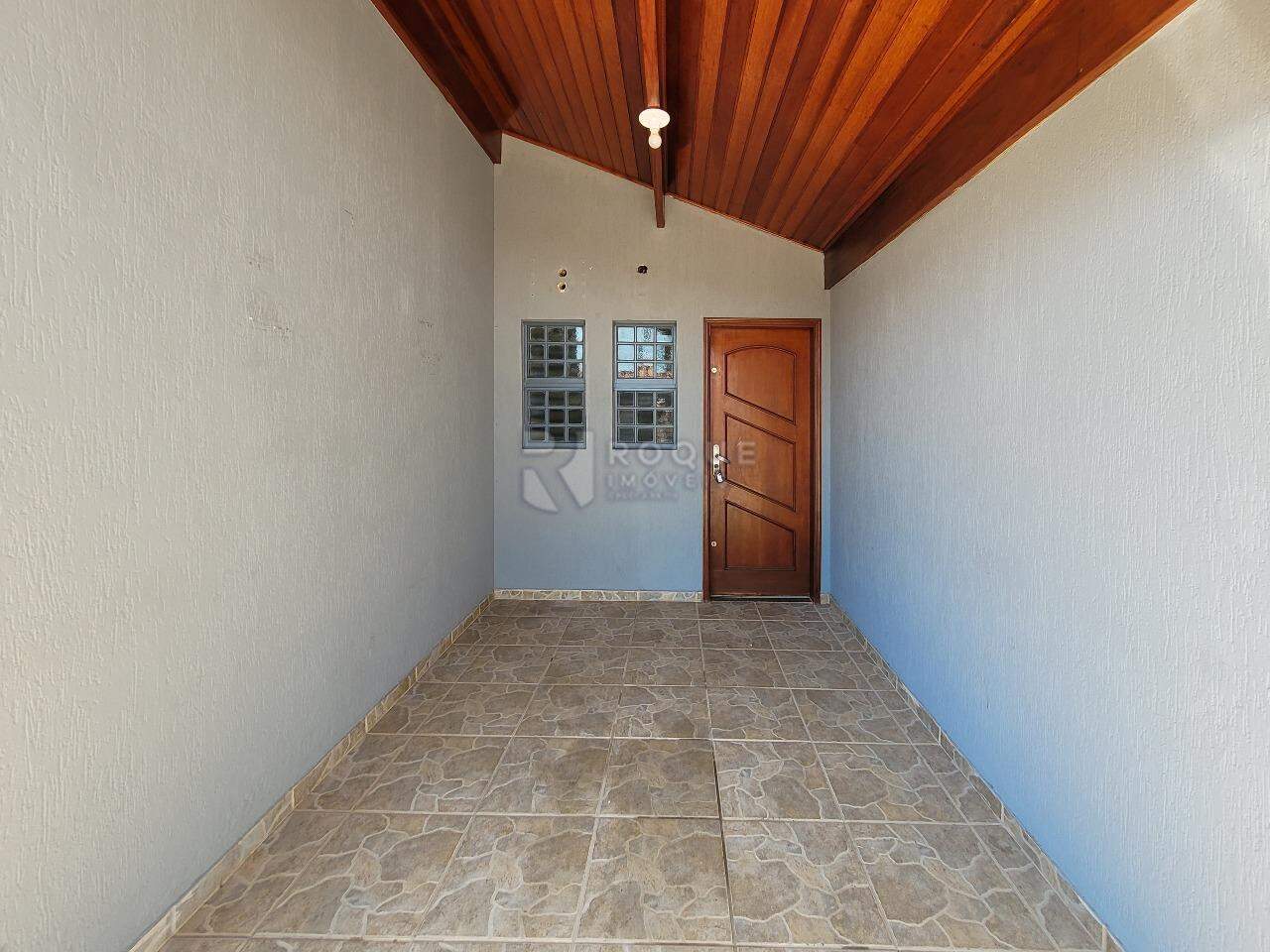 Casa Residencial para aluguel no bairro Jardim Ipanema: Entrada social