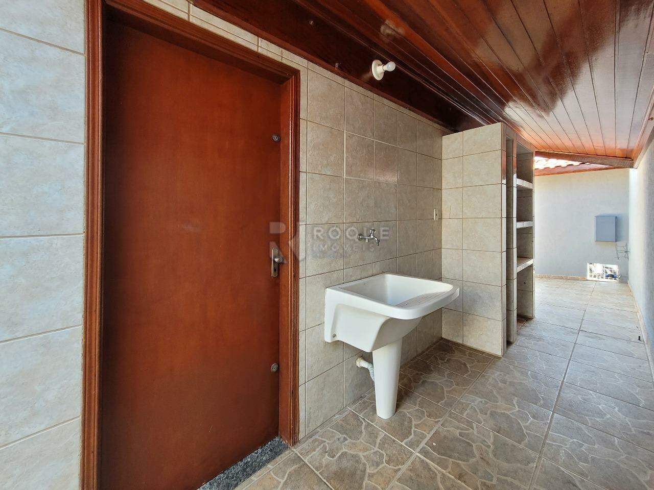 Casa Residencial para aluguel no bairro Jardim Ipanema: Área de serviço