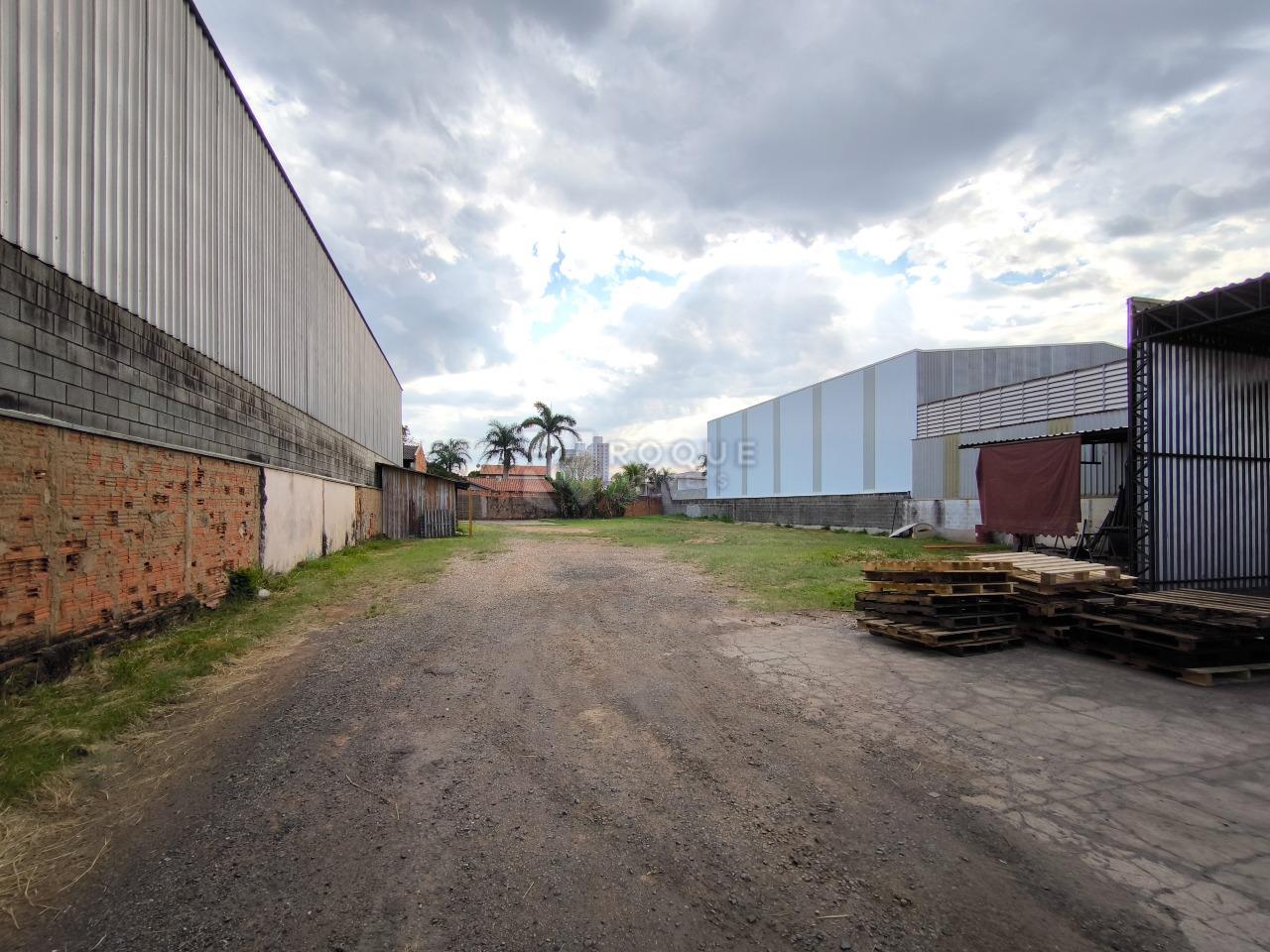 Barracão/Galpão à venda no bairro Graminha: ÁREA EXTERNA