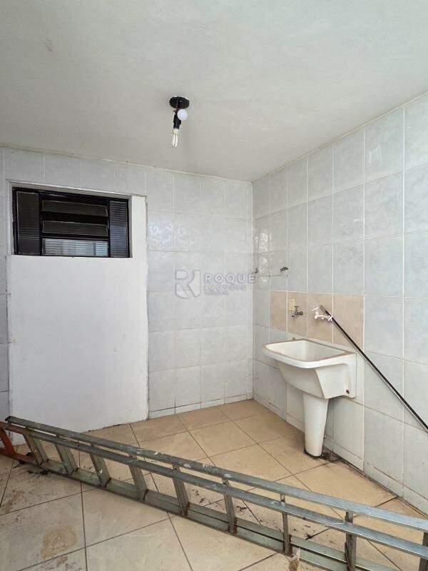 Casa Residencial à venda no bairro Jardim Residencial Graminha III: Área de serviço