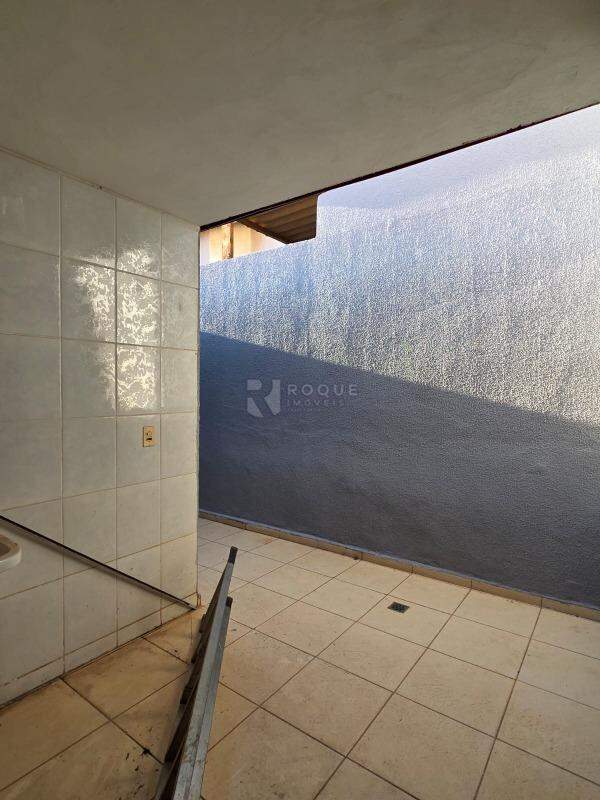 Casa Residencial à venda no bairro Jardim Residencial Graminha III: Área de serviço