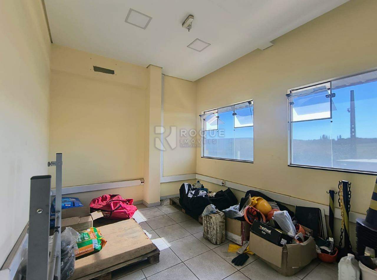 Barracão/Galpão para aluguel no bairro Jardim Celina: Sala 01 superior