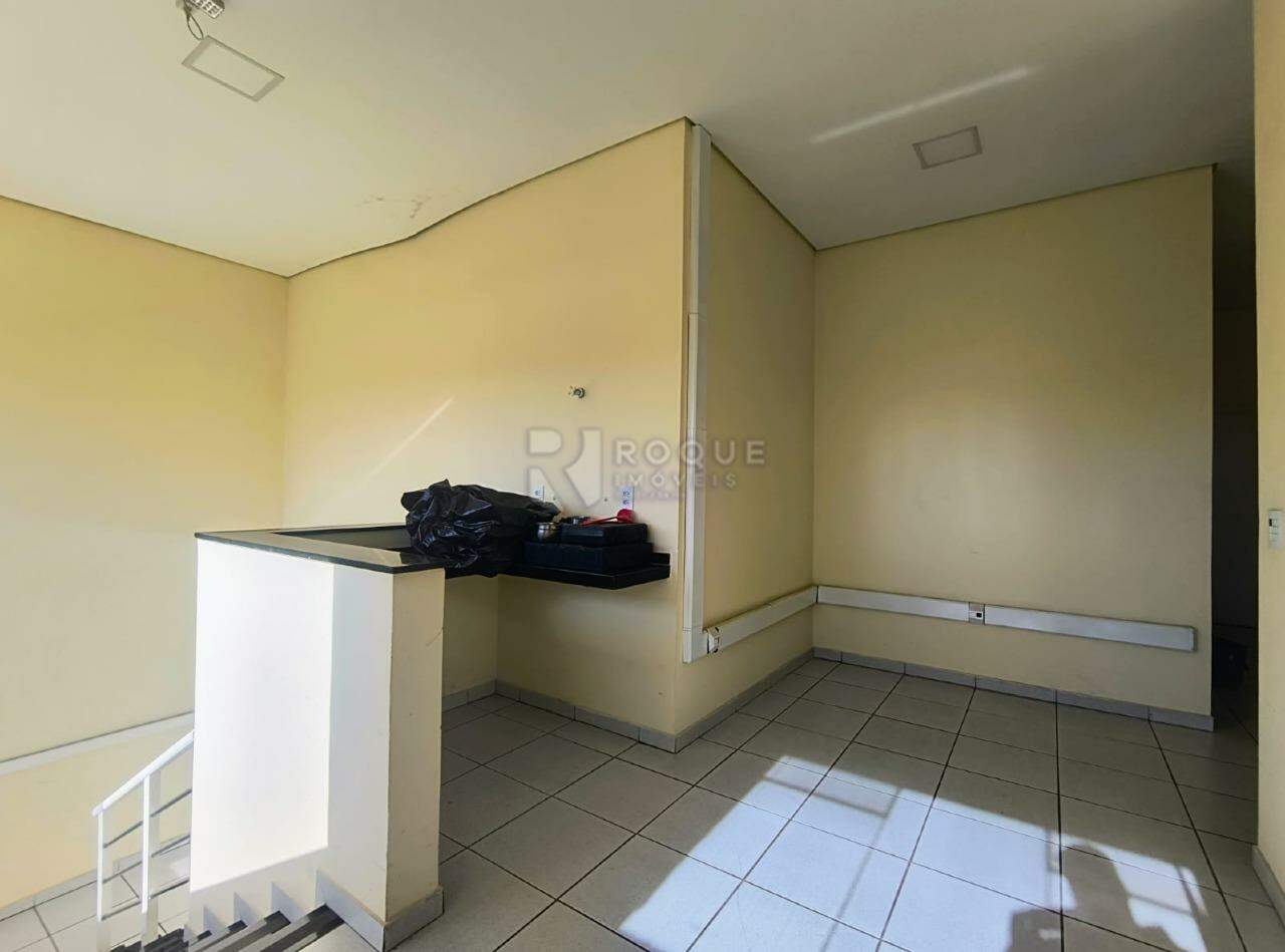 Barracão/Galpão para aluguel no bairro Jardim Celina: Hall superior 