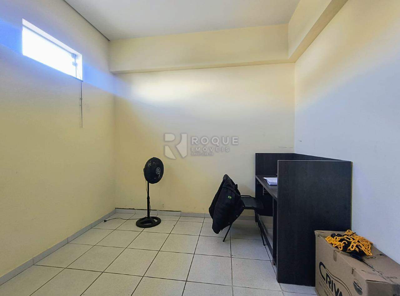 Barracão/Galpão para aluguel no bairro Jardim Celina: Sala 02 superior 