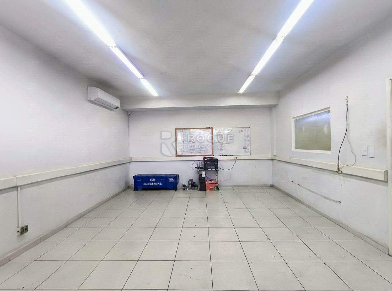 Barracão/Galpão para aluguel no bairro Jardim Celina: Sala 04