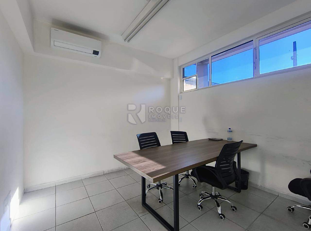 Barracão/Galpão para aluguel no bairro Jardim Celina: Sala 01