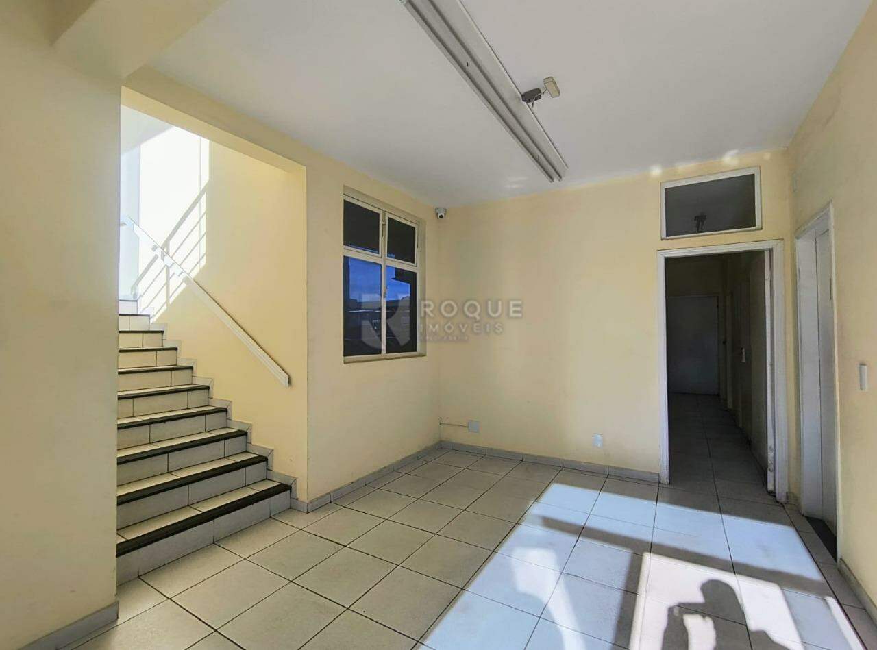 Barracão/Galpão para aluguel no bairro Jardim Celina: Hall de entrada 