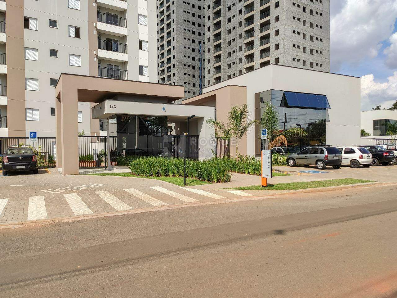 Apartamento para aluguel no bairro Jardim Santa Adélia: Fachada