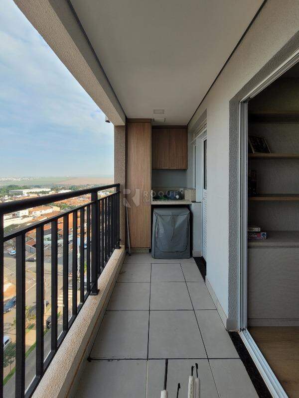 Apartamento para aluguel no bairro Jardim Santa Adélia: Sacada