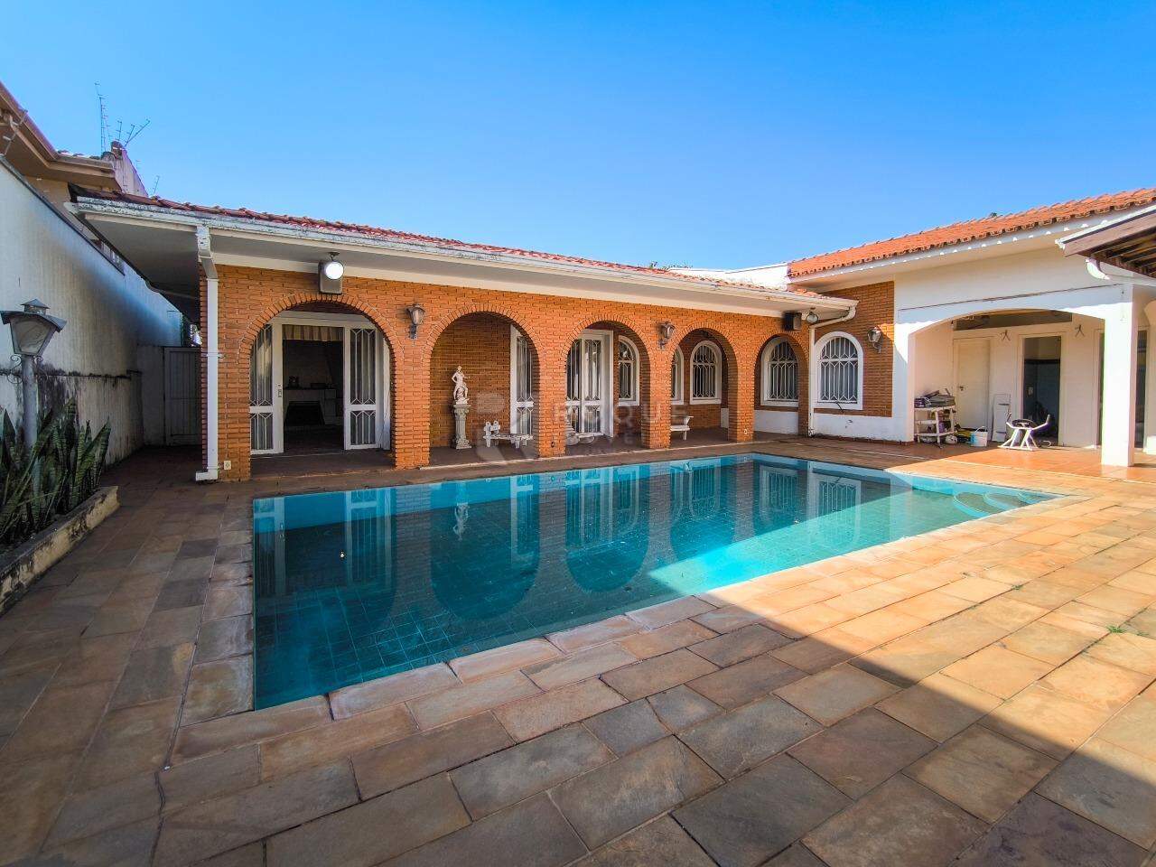 Casa Residencial à venda no bairro Vila Cristovam: PISCINA