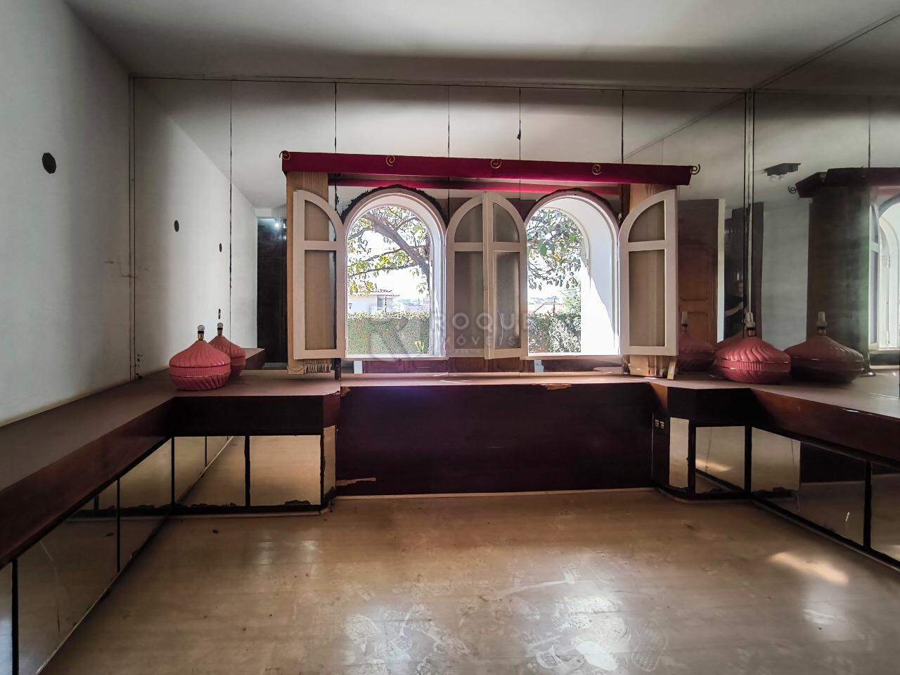 Casa Residencial à venda no bairro Vila Cristovam: SUÍTE