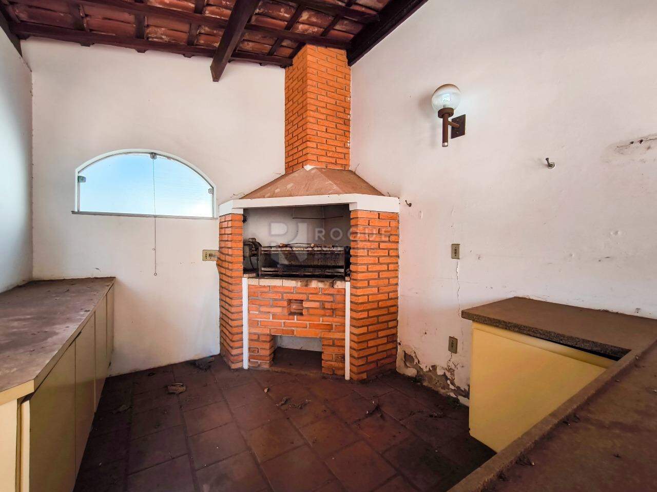 Casa Residencial à venda no bairro Vila Cristovam: CHURRASQUEIRA