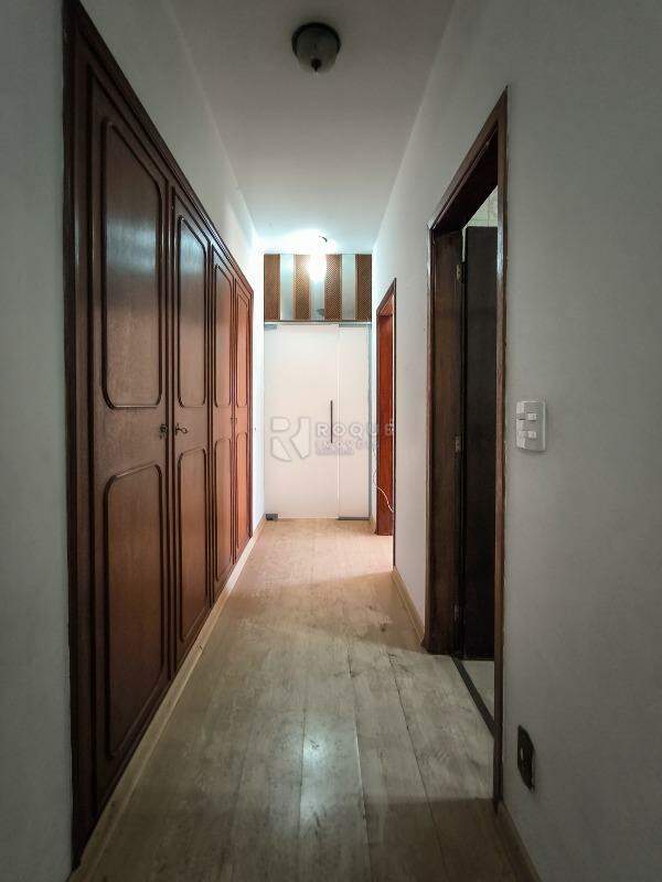 Casa Residencial à venda no bairro Vila Cristovam: ROUPEIRO