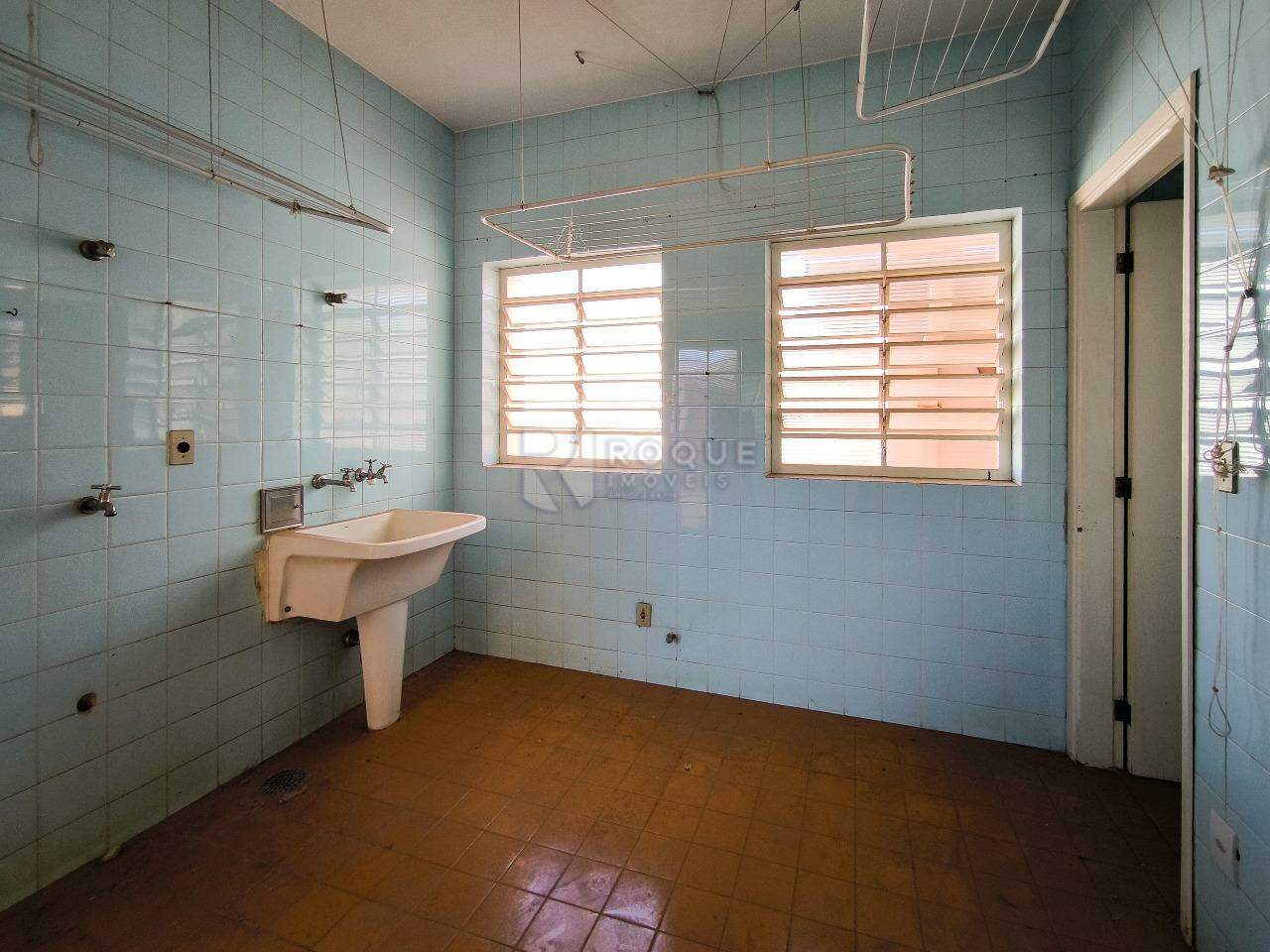 Casa Residencial à venda no bairro Vila Cristovam: LAVANDERIA