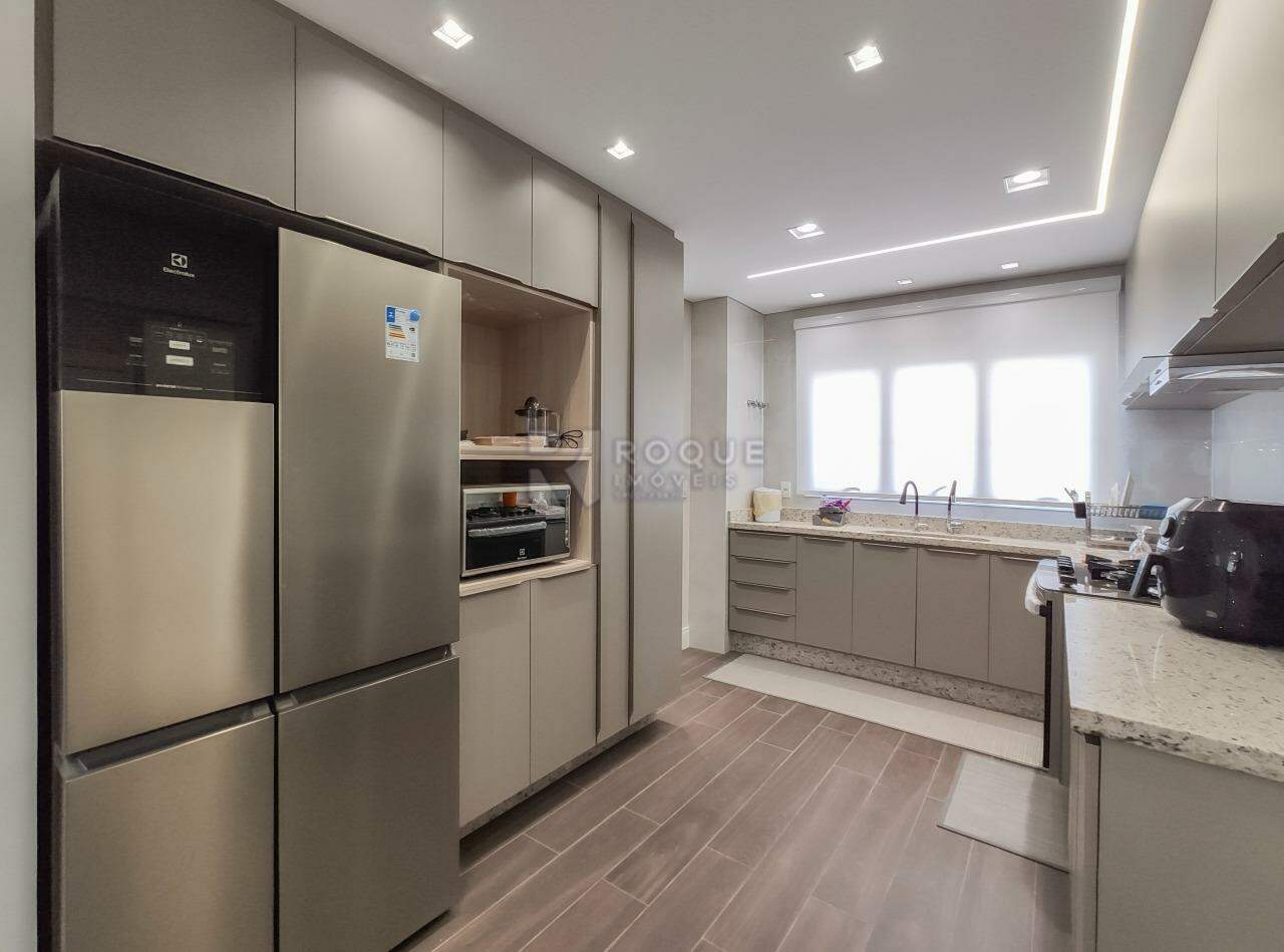 Apartamento à venda no bairro Jardim Aquárius: Cozinha 