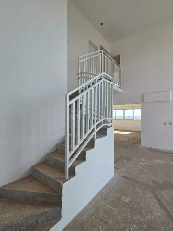 Apartamento à venda no bairro Jardim Florença: Acesso segundo andar