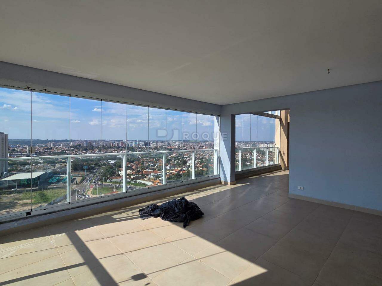 Apartamento à venda no bairro Jardim Florença: Varanda 