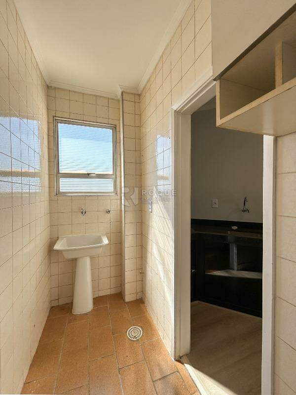 Apartamento para aluguel no bairro Jardim Presidente Dutra: Área de serviço