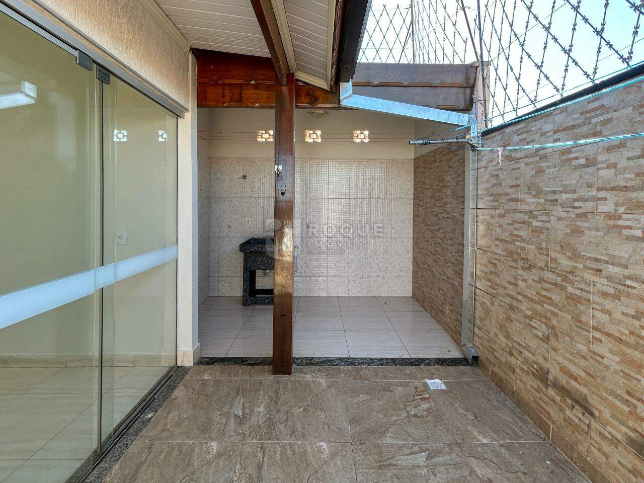 Casa Residencial para aluguel no bairro Jardim Residencial Graminha II: Área de serviço 